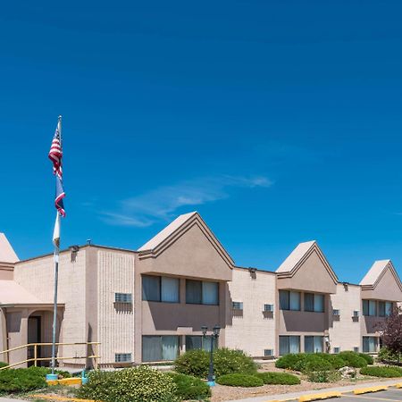 Super 8 By Wyndham Laramie Hotel Exterior photo